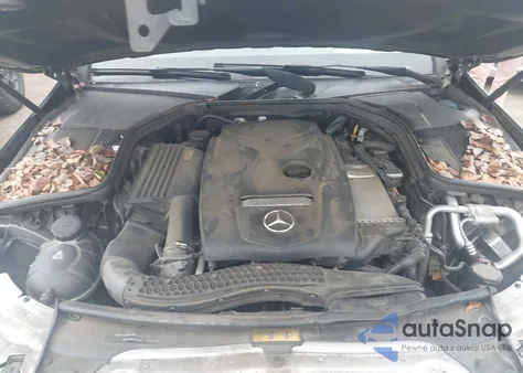 2017 Mercedes-Benz C 300 4Matic z USA, uszkodzony, nr VIN 55SWF4KB6HU191966